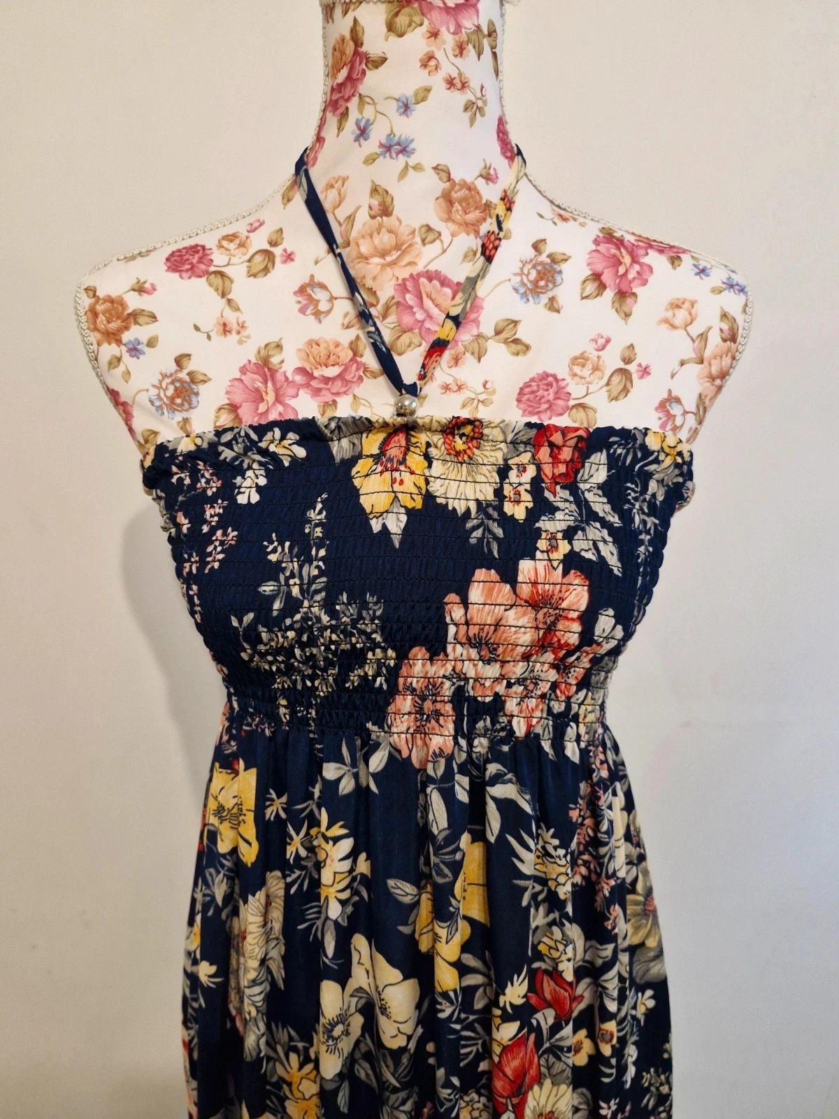 Vestido con delicados motivos florales – photo 2